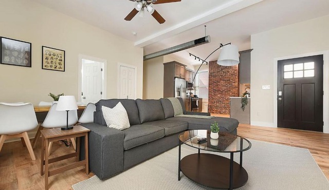 Netflix+Free Parking Near Shopping|Parks|Dining