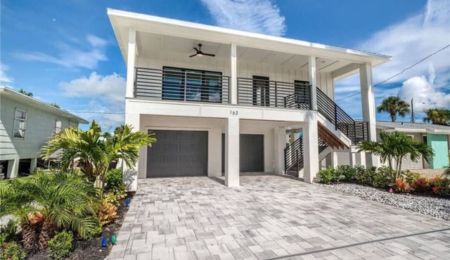 New 3b-2bath home with big private heated pool and hot tub, steps to the beach.