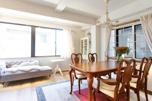 New - 4 min to Shinjuku! 4 Bedrooms Villa 970 sq ft in Koenji, 10 people, 8 min walk to JR Koenji station - GRADIA Koenji Hotel