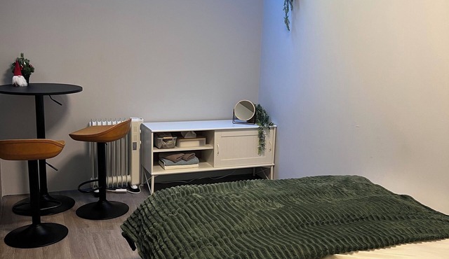 New! Airport Direct Bus/5min Stn/Walk to Shinjuku/Quiet & Cozy/3 + Guests Inquire