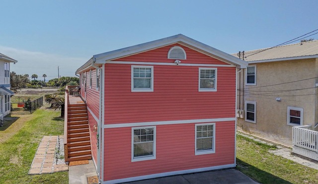NEW Beach Townhouse-GREAT Location-Walk to Beach