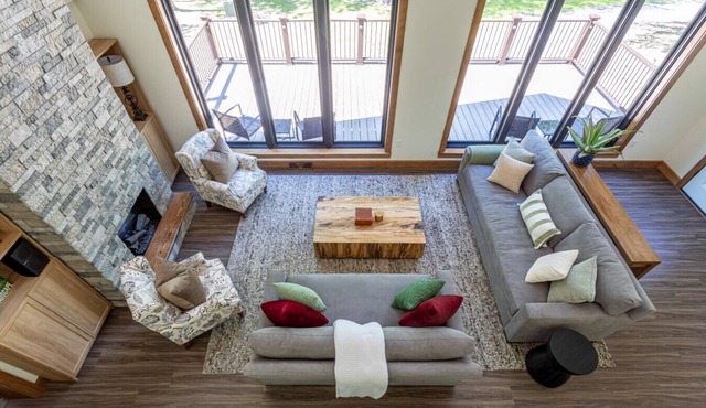 NEW: Gorgeous Grand Chalet w/Hot Tub & Views
