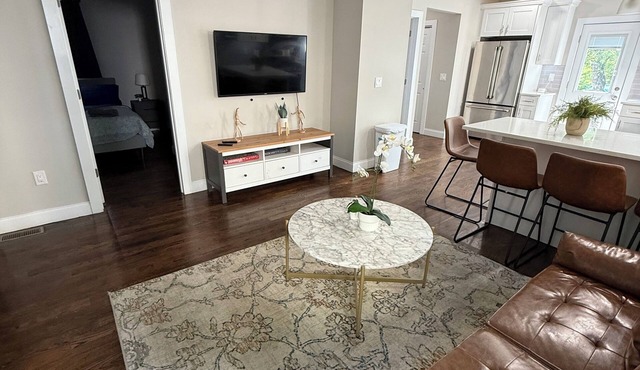 NEW HOME 4 BedRoom APT 25 min to NYC & 10 min to EWR