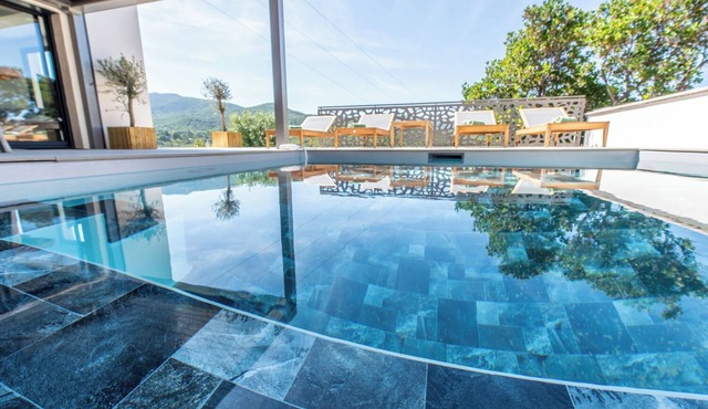New! Luxury villa, swimming pool, 2 minutes from the most beautiful beaches
