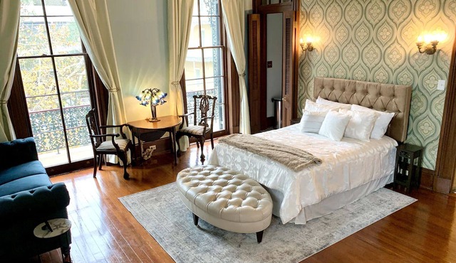 NEW! - Private historic mansion for 16 where French Quarter meets Frenchmen St.