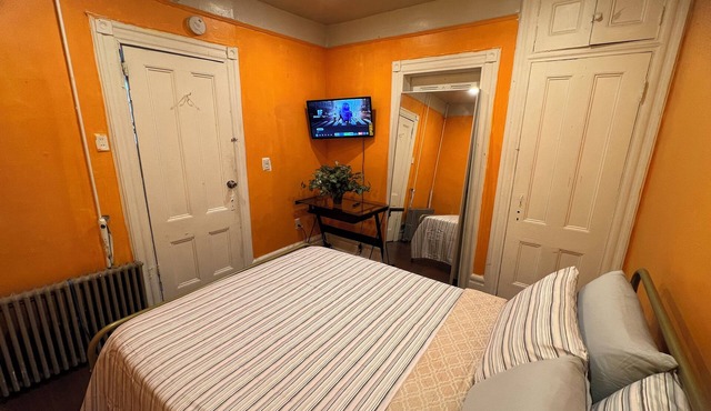 Newark's Art Deco 1-bdrm Oasis