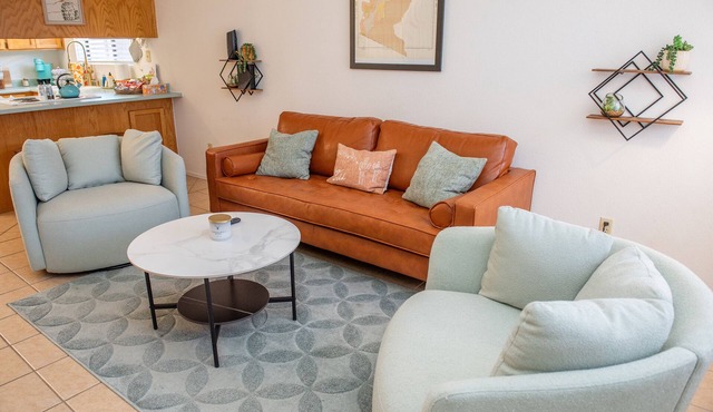 Newly furnished Townhouse! 2-mins from MCAS (family friendly)