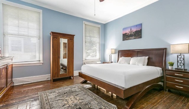 NOLA Vibes | Cozy Studio on Canal Street