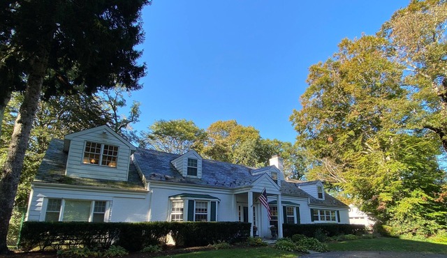 North Shore Escape, minutes to NYC train and beaches