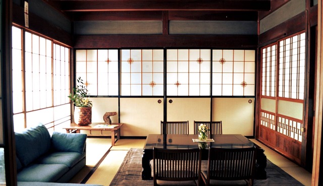 Nostalgic steam locomotive town ／ "Kuma-no-ya", an old private house for rent ／ A kitchen with seasonings for cooking your own meals ／ Shimada City, Shizuoka Prefecture