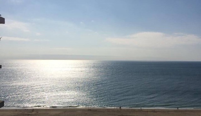 Ocean City MD Condo- Ocean Front, 2 Bedrooms Plus Den, 2 Full Baths & Sleeps 6