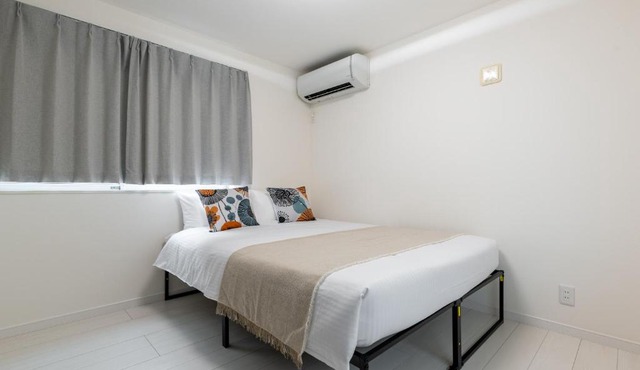 -Okubo 2chome hosuse- Conveniently located 10 min walk from Shin-Okubo Station and 7 min walk from Higashi-Shinjuku Station