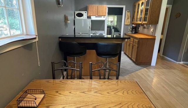 One bedroom guest cottage in a park like setting close to Kakabeka Falls.