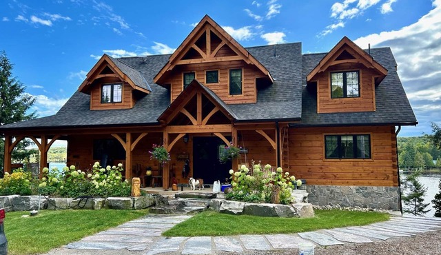 One of a Kind Timber Framed Waterfront Escape w/Hot Tub!