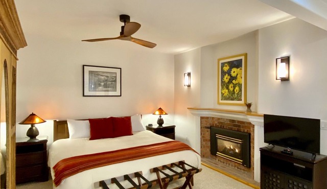 Otters Pond Bed & Breakfast in Eastsound