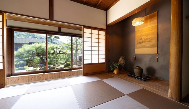 Oyashiki Stay Ko, Experience island life in a traditional house.