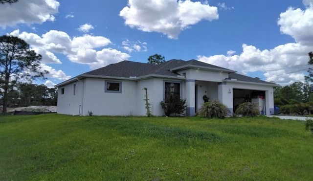 Peaceful 3-bedroom house in Lehigh Acres near RSW airport.