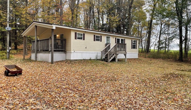 Peaceful 5-Acre Escape Near Animal Adventure Park with Cali~King Bed & Fire Pit