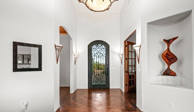 Peaceful 6 Bedrooms home, gated community with incredible views