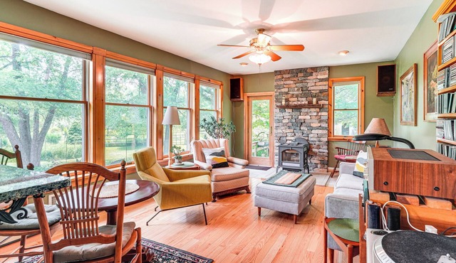 Peaceful Country Retreat: Private & Convenient