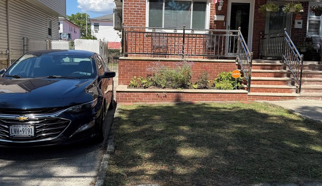 Peaceful cozy 3-bedroom house with AC in Queens.