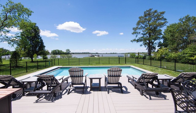 Peaceful family get away with in ground pool close to town