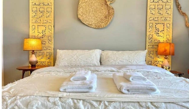 Peaceful Lake House Sauna,Hot tub,& Pool getaway in the Catskills