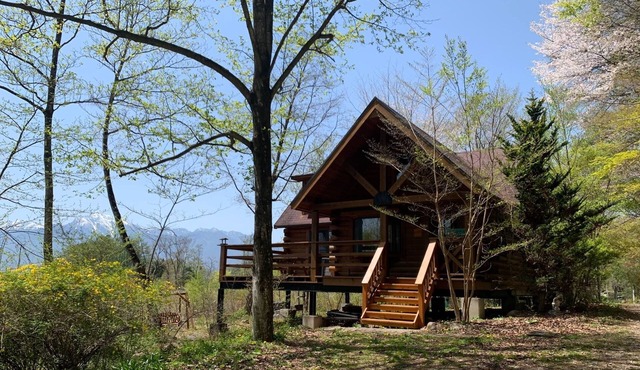 Perfect for families Log house cottage Enjoy exceptional breakfast and BBQ on the wooden deck over/Hokuto Yamanashi