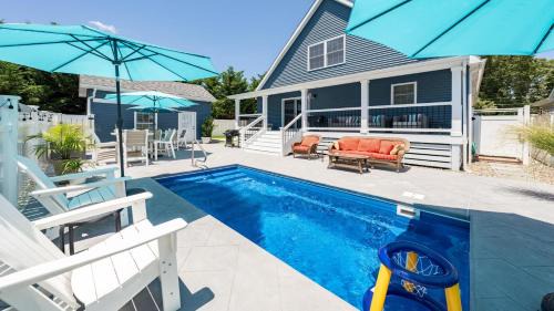 Pet-Friendly Pool Bayside Coastal Cottage