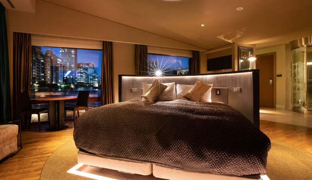 PETALS TOKYO - Floating Hotel