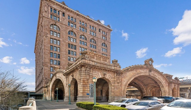 Placemakr Downtown Pittsburgh at The Pennsylvanian
