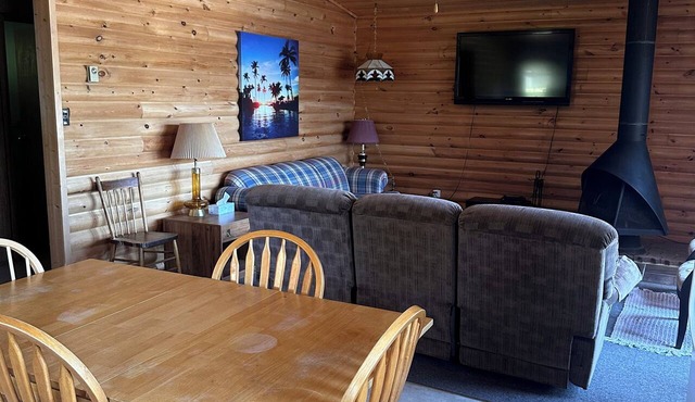 Portage Lodge - Cabin #10 (4 people) - Kenora, Ontario, Canada