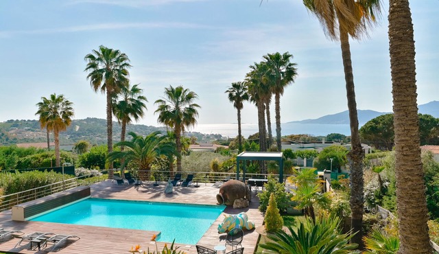 Porticcio: Splendid estate with magnificent sea view and heated swimming pool