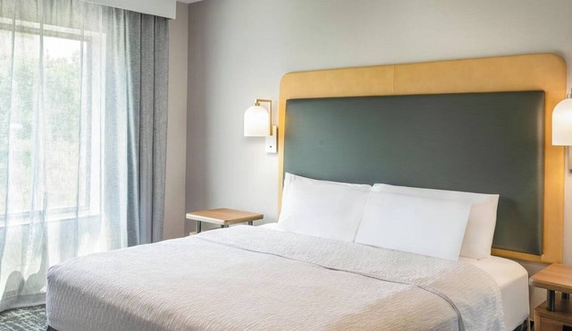Premium 1BR King Suite Ideal for Extended Stays Near Corporate Centers