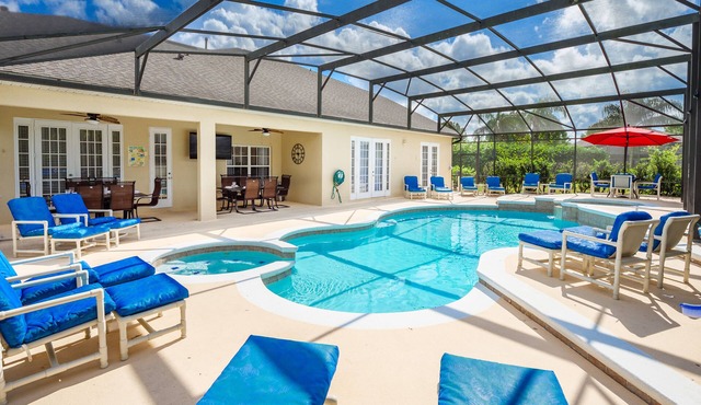 Premium Villa, 2 Mils to Disney, South facing pool, jacuzzi, cinema & games-room