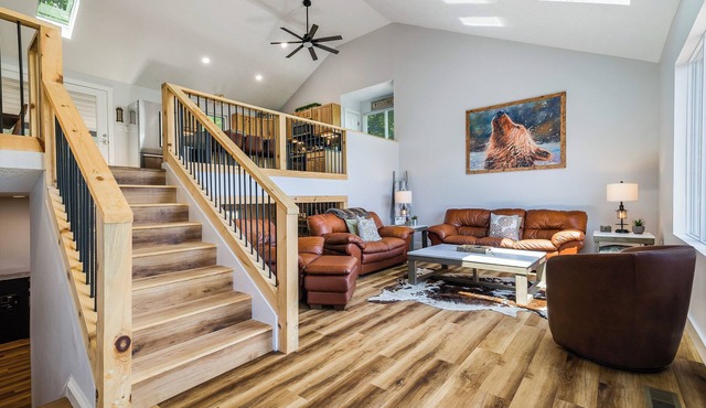 PRIME dates available! Super Low Pricing-Luxury Mountain Home - Sleeps 14,