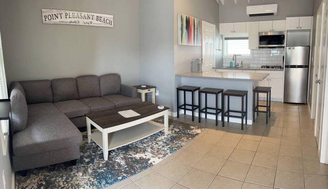 Prime Location, Steps to Beach 2 BR 1 BA w/Parking