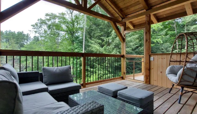 Private 3.5Acres Family Cottage- 2hr from TO- HotTub- Sauna- Shallow entrance