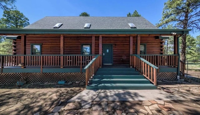 Private 5-Acre Cabin with Hot Tub