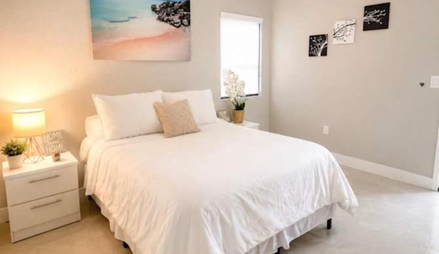 Private Bedroom in Hollywood