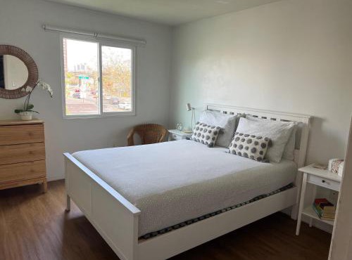Private BR,BA,KIT, LR 9 Mins to Beach