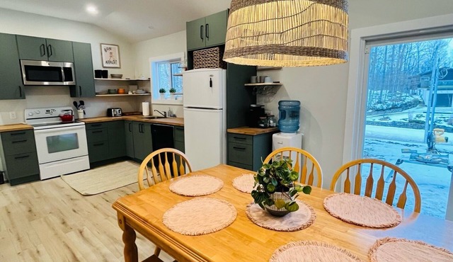 Private cozy Sauble Beach cottage, close to the nature & entertainment.