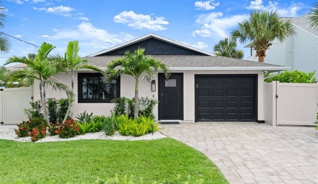Private Heated Pool - 3BR Home, Steps to Beach + Fire Pit + Near Flagler