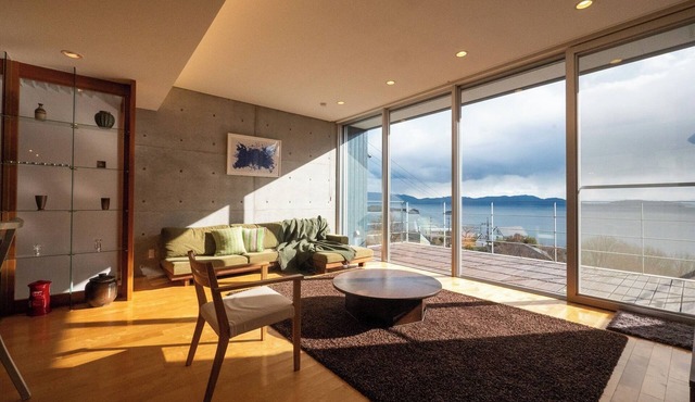Private house overlooking the Aegean Sea in Japan /Setouchi Okayama