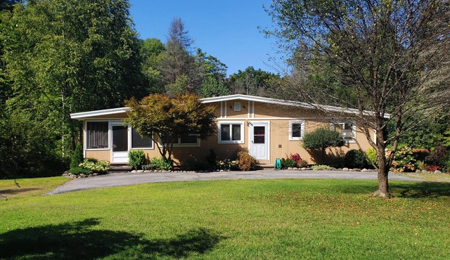 Private Mountain Side Bungalow in Queensbury