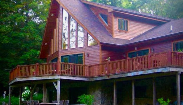 Private New Paltz contemporary in nature paradise