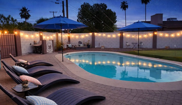 Private Oasis. Walk to Old Town. Camelback Views.