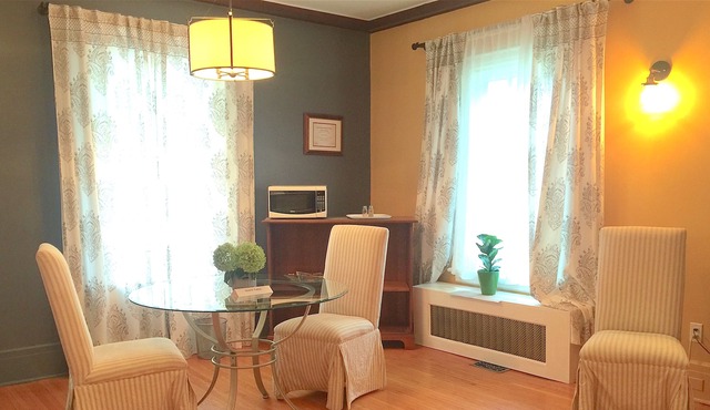 PRIVATE ROOM IN HISTORIC HOUSE