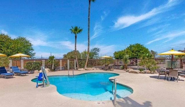 Private Room w/Refrigerator + Microwave Close to Tucson Spectrum Mall