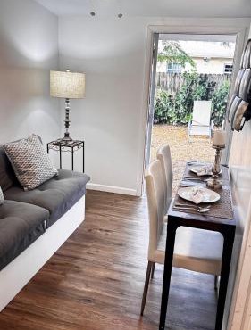 Private Suite Apartment 3 Miles to the Beach